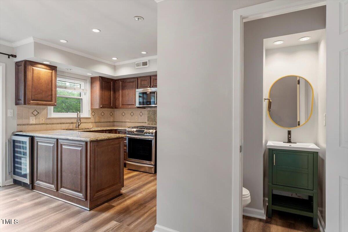 3720 Jamestown Cir