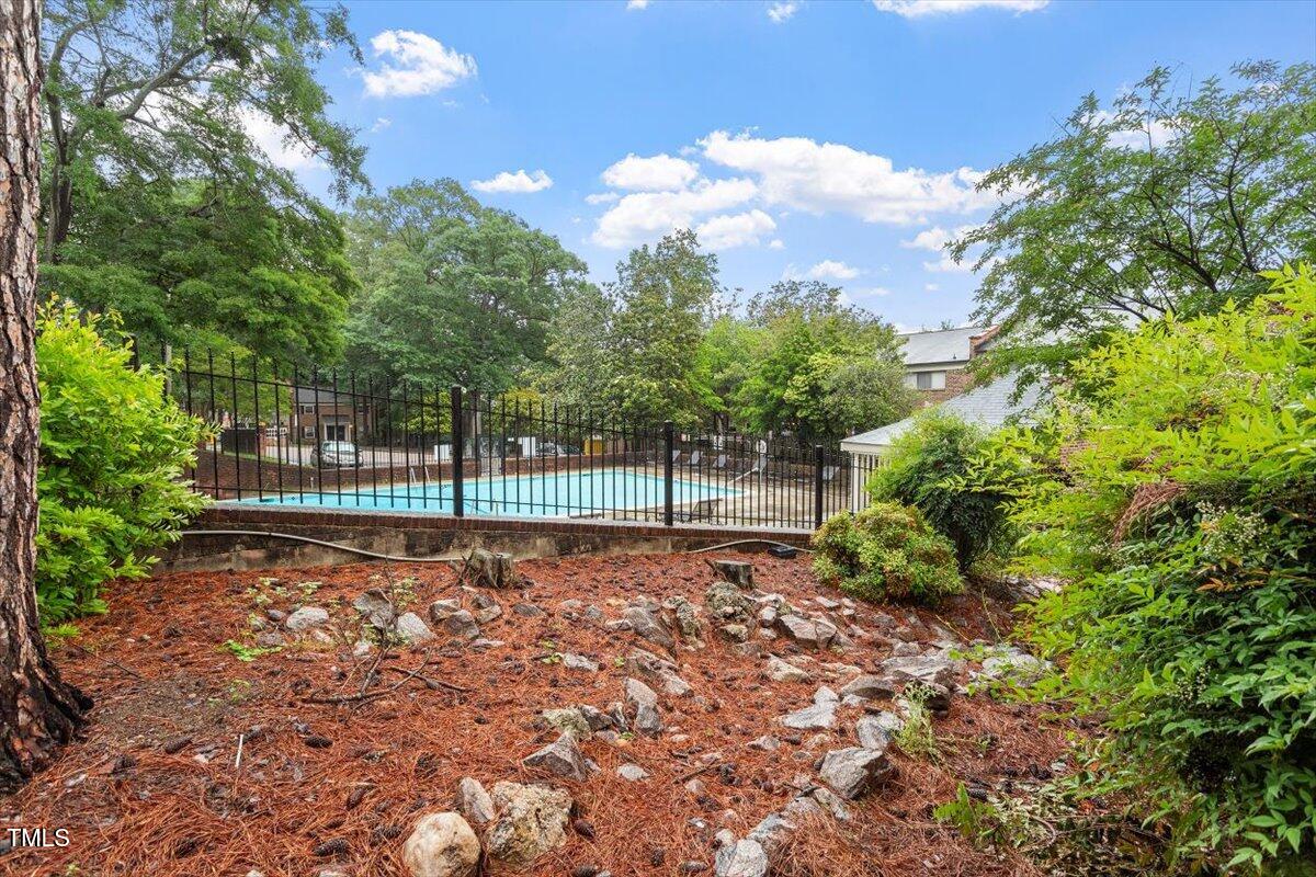 3720 Jamestown Cir