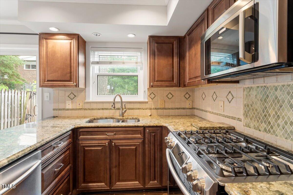 3720 Jamestown Cir