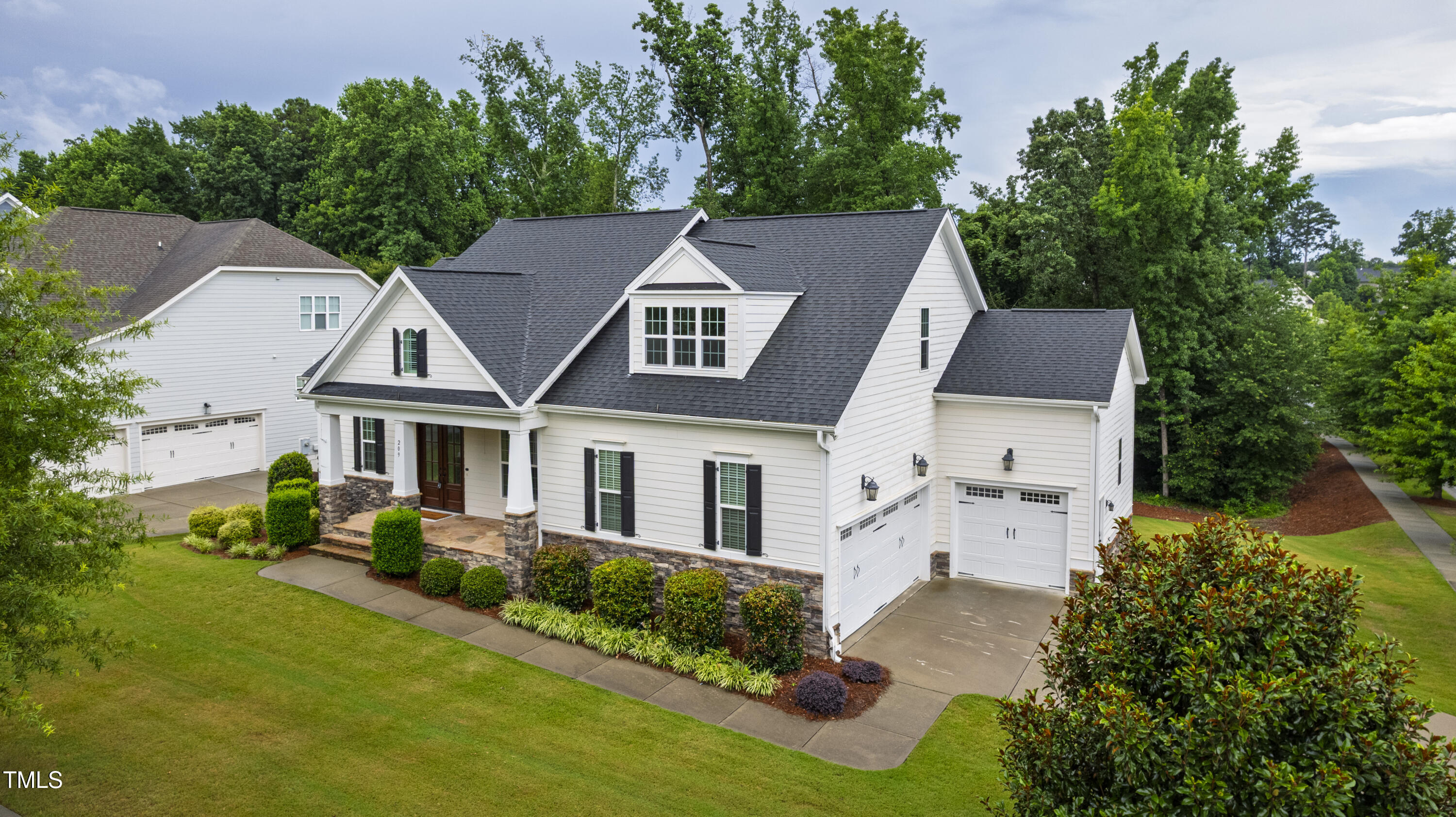 209 Sunset Bluffs Drive