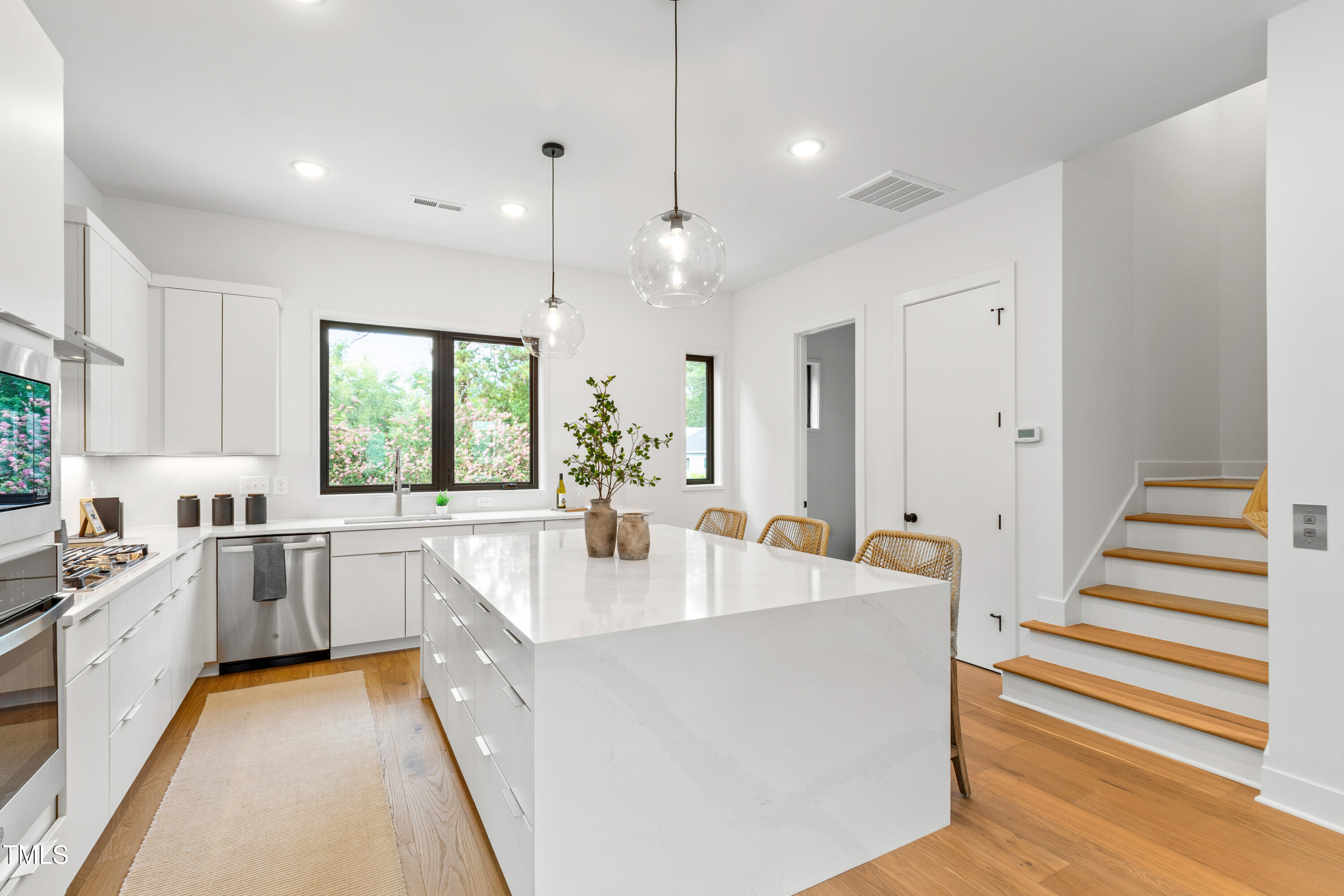 511 Edgecreek Court