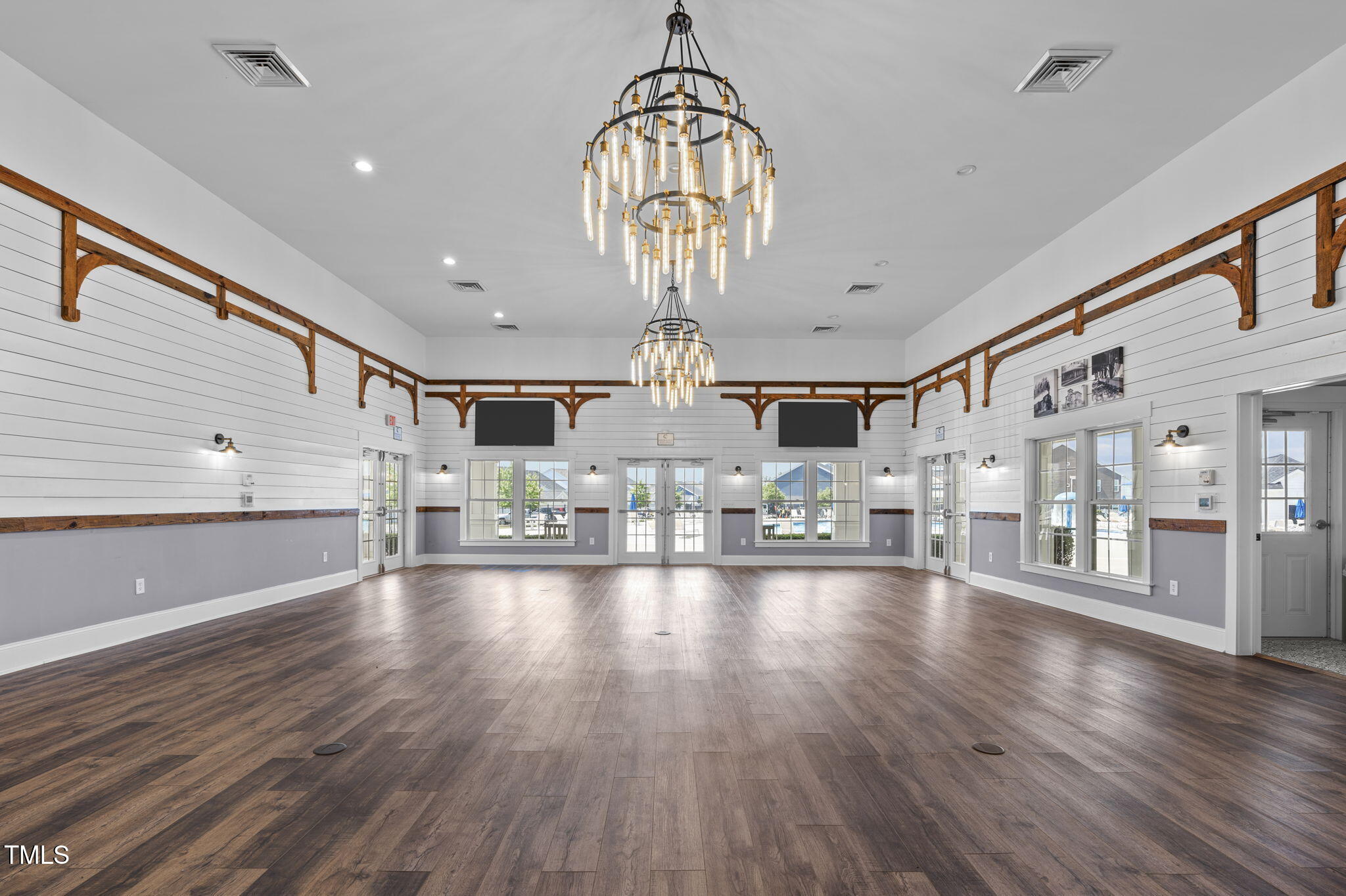 1344 Brown Velvet Lane