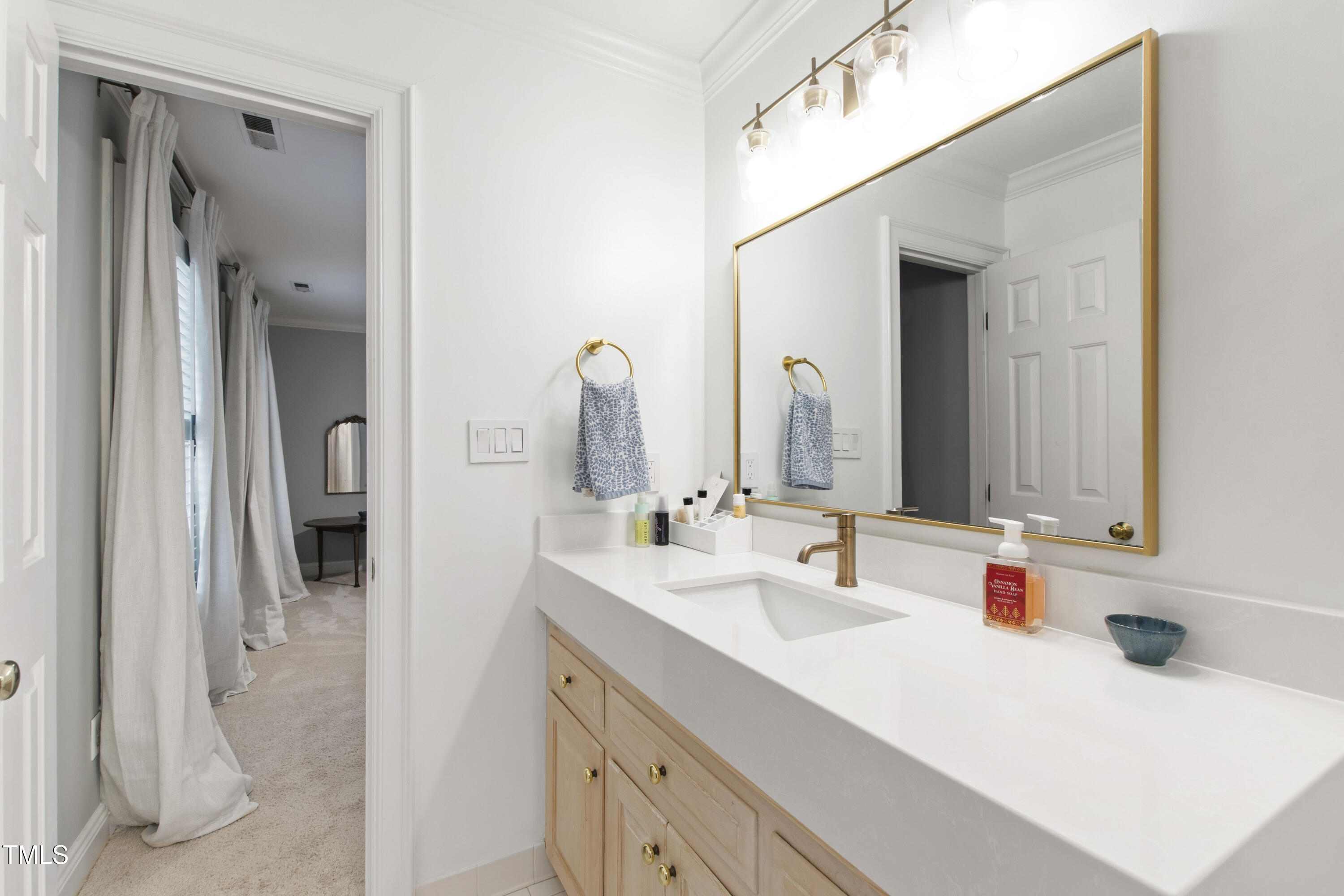 8609 Carriage Tour Lane