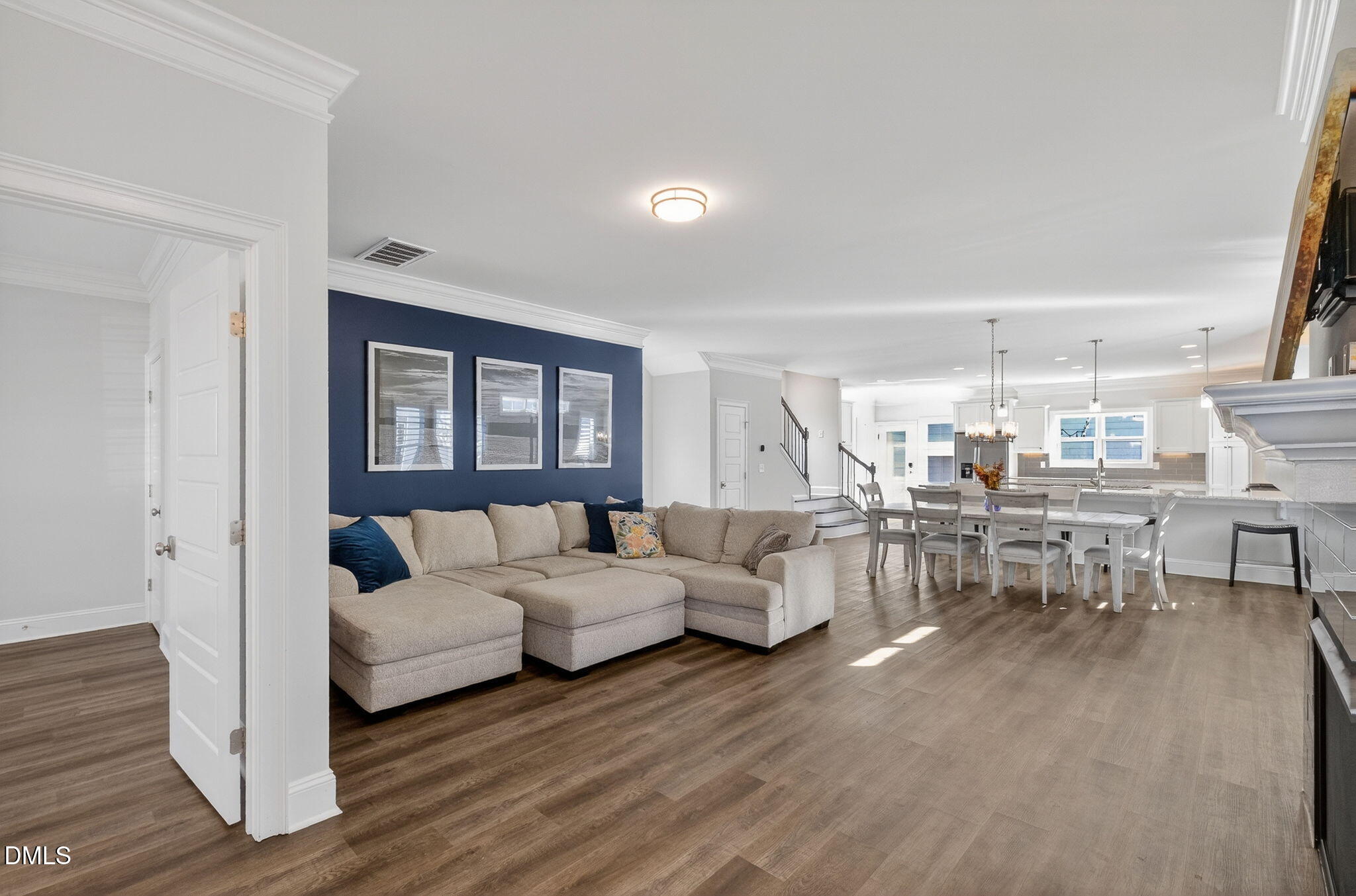 1161 Gloriosa Street