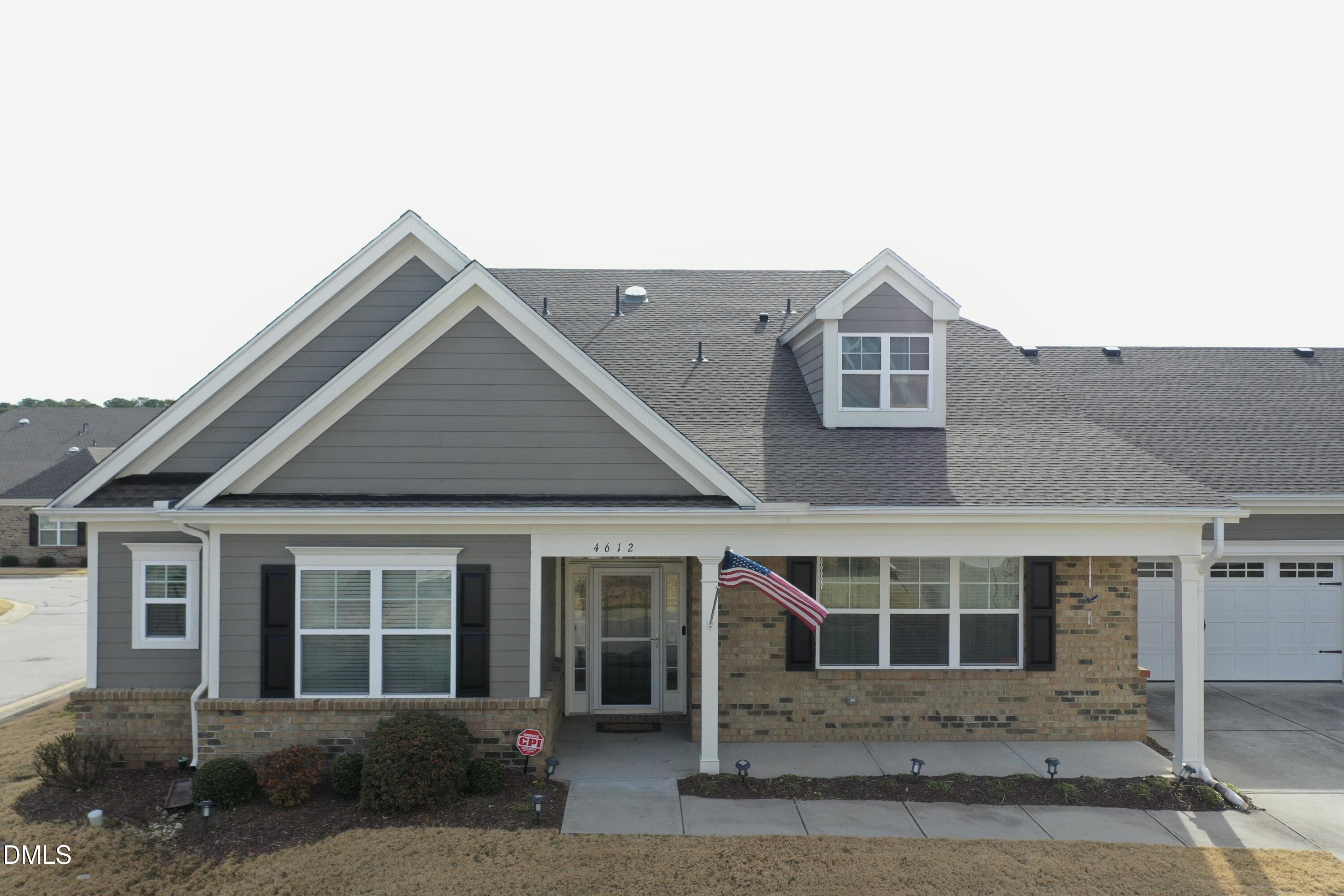 4612 Thorn Leaf Court