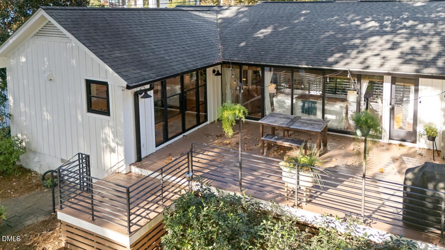 212 E Drewry Lane