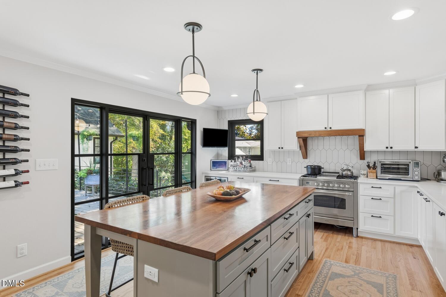 212 E Drewry Lane
