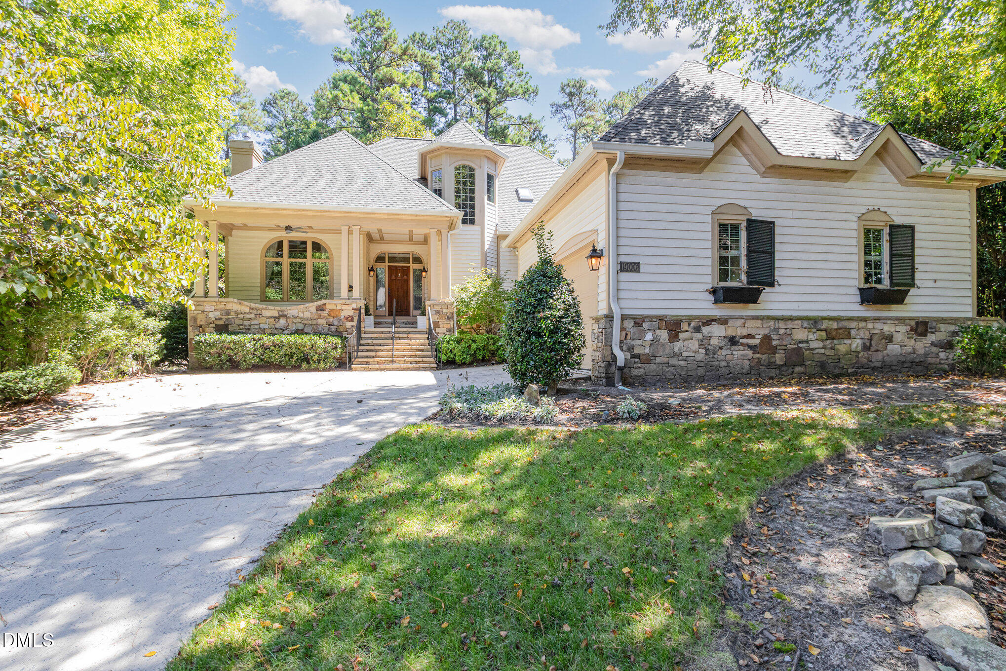 19006 Stone Brook