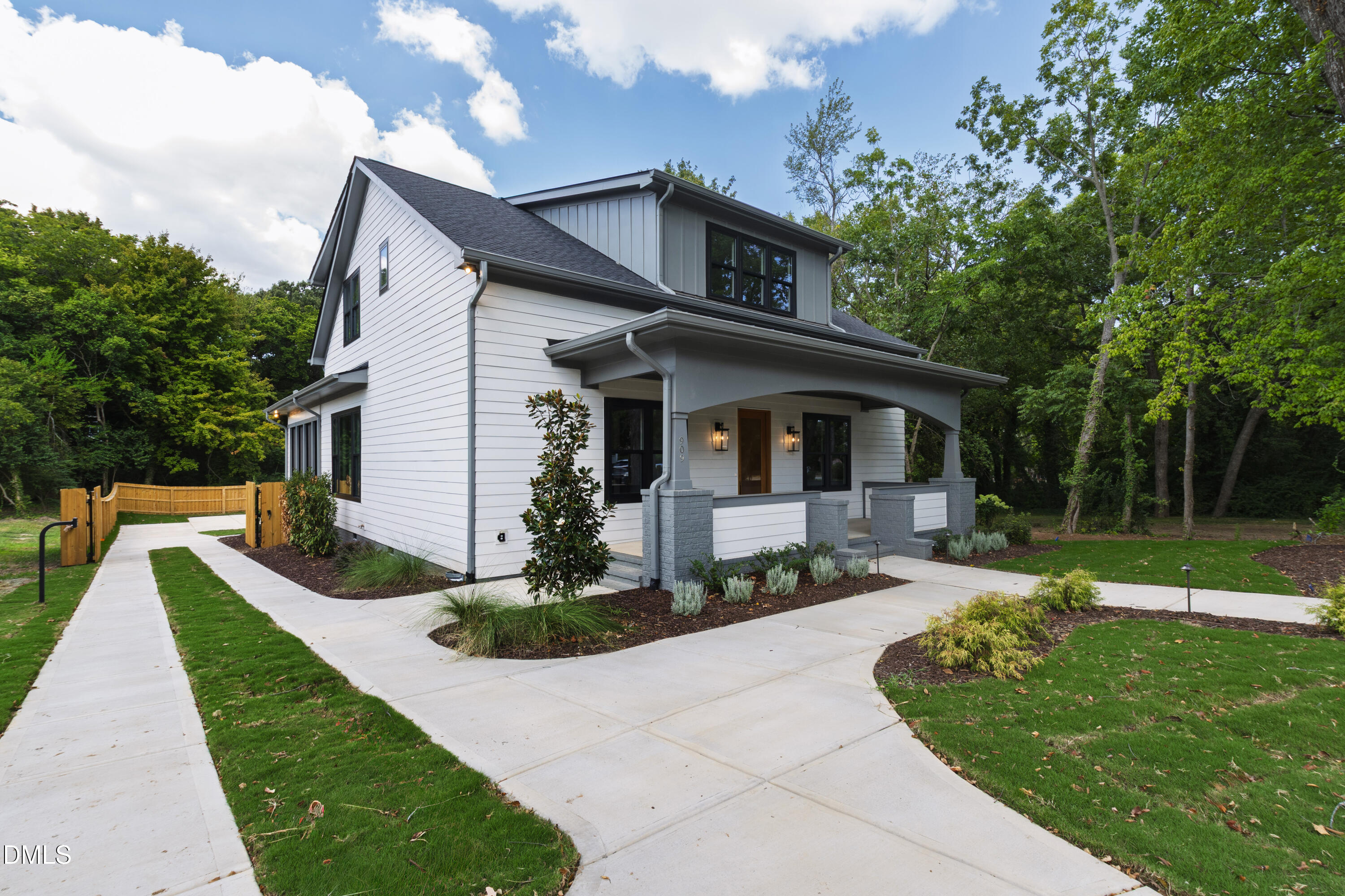 909 Oberlin Road