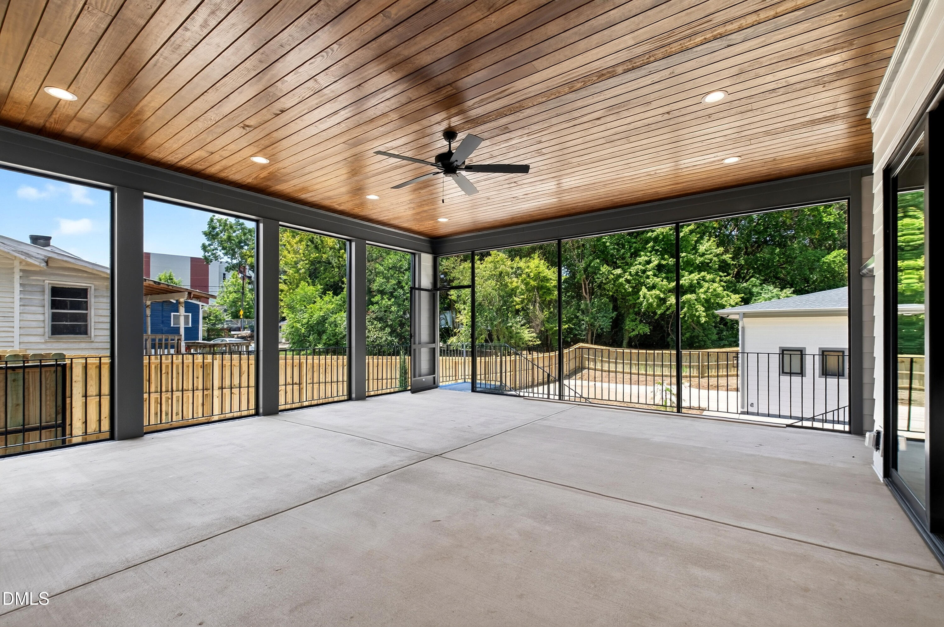 909 Oberlin Road
