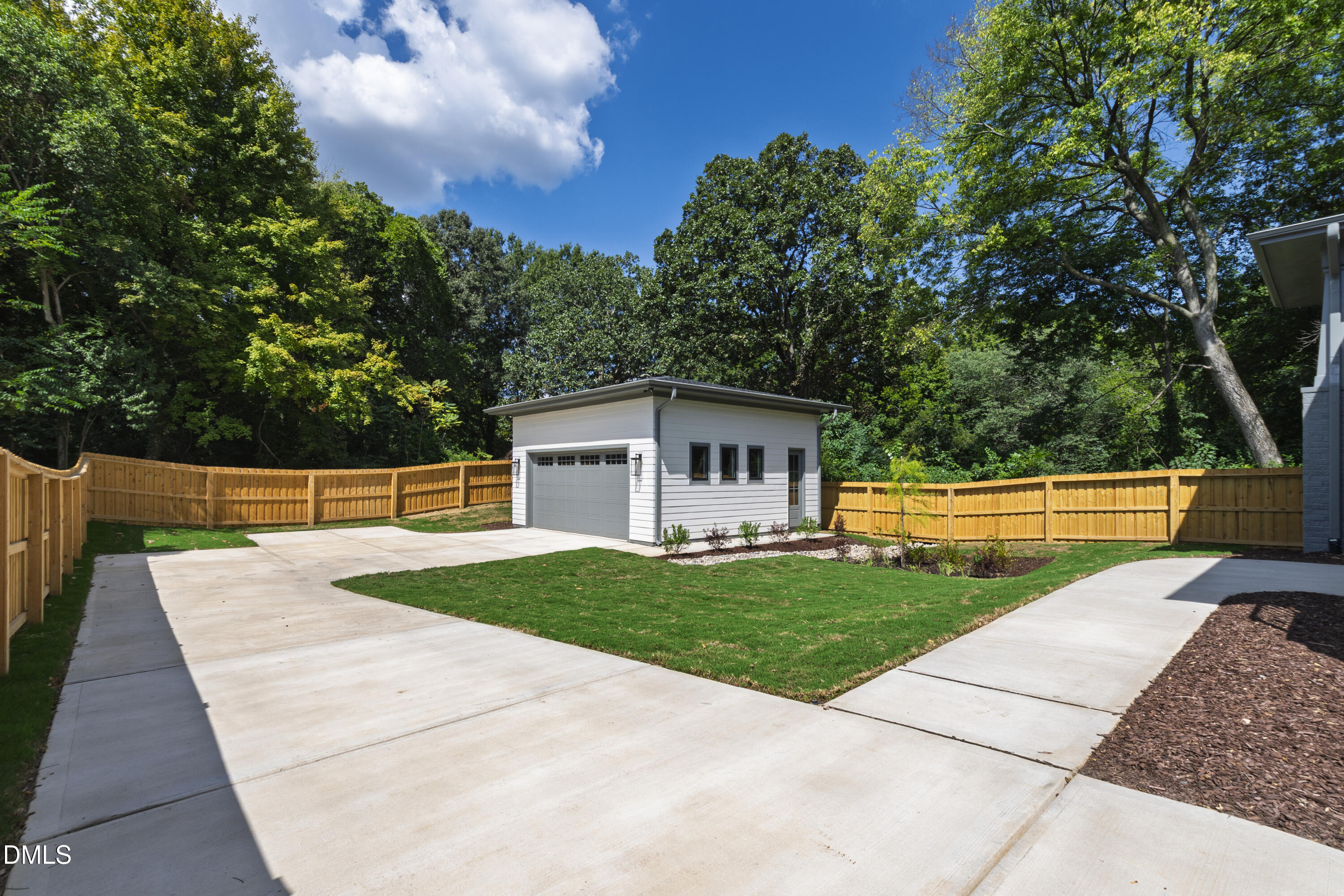 909 Oberlin Road