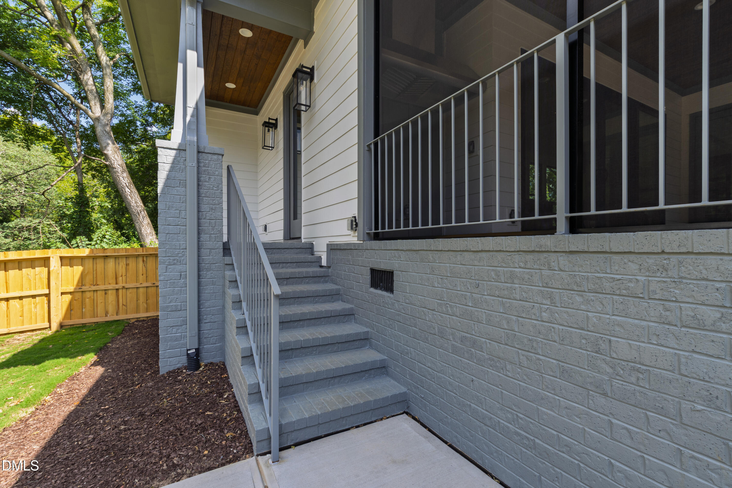 909 Oberlin Road