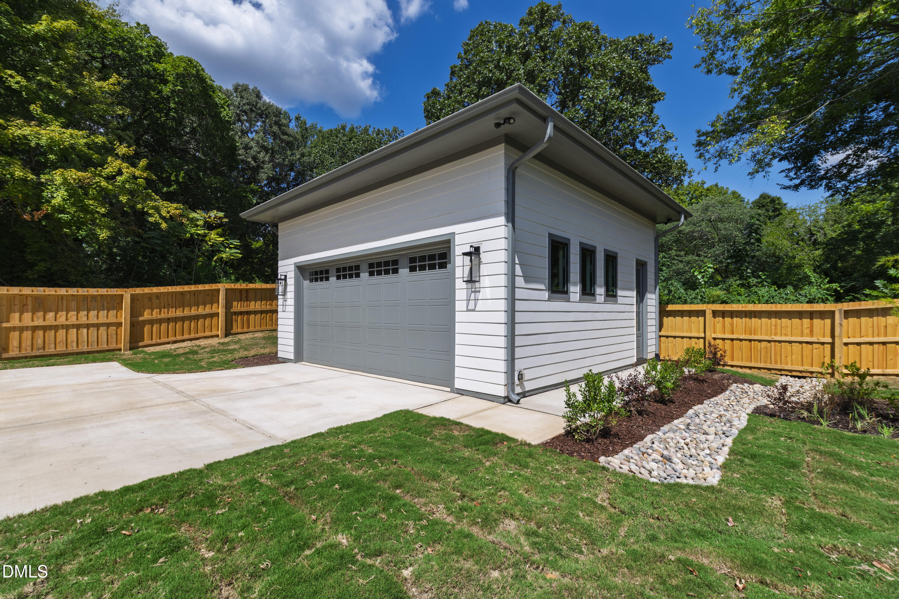 909 Oberlin Road
