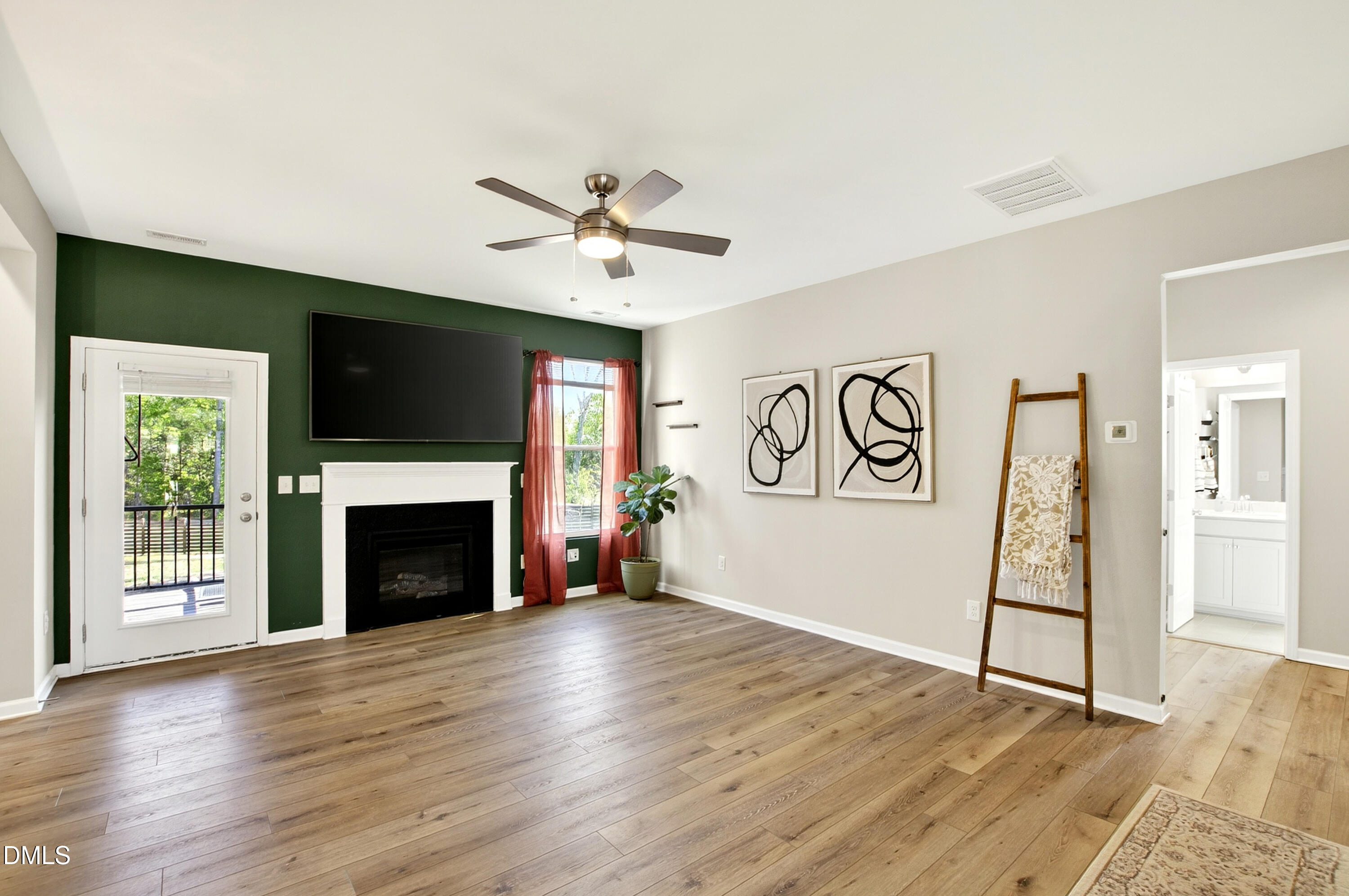 372 Nickleby Way