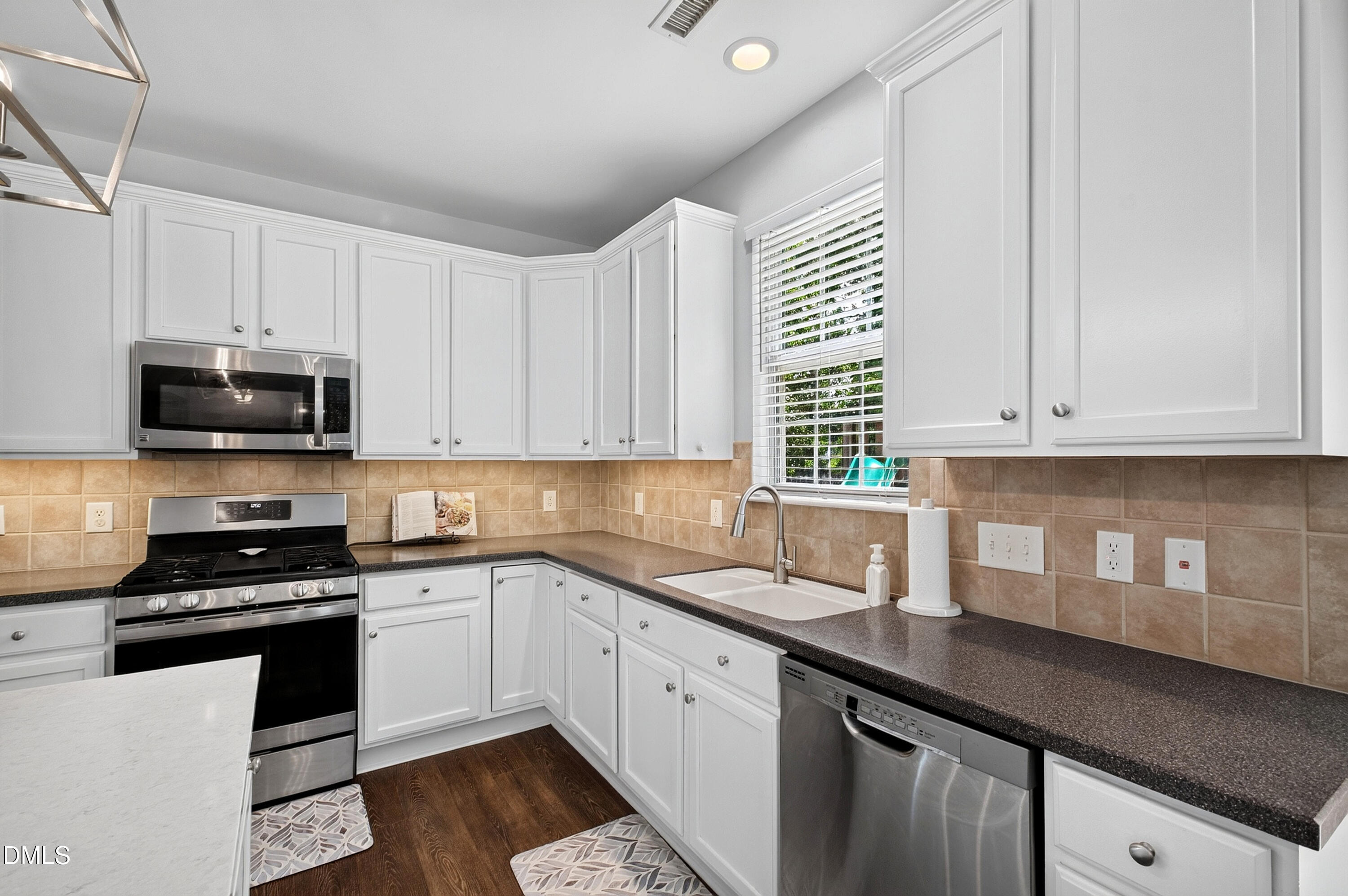 6220 Amber Bluffs Crescent
