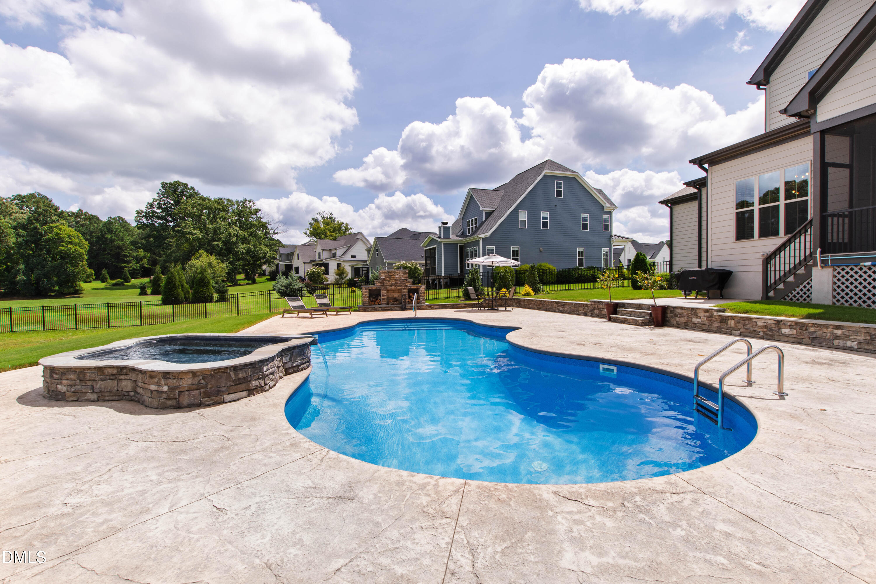 8012 Woodcross Way