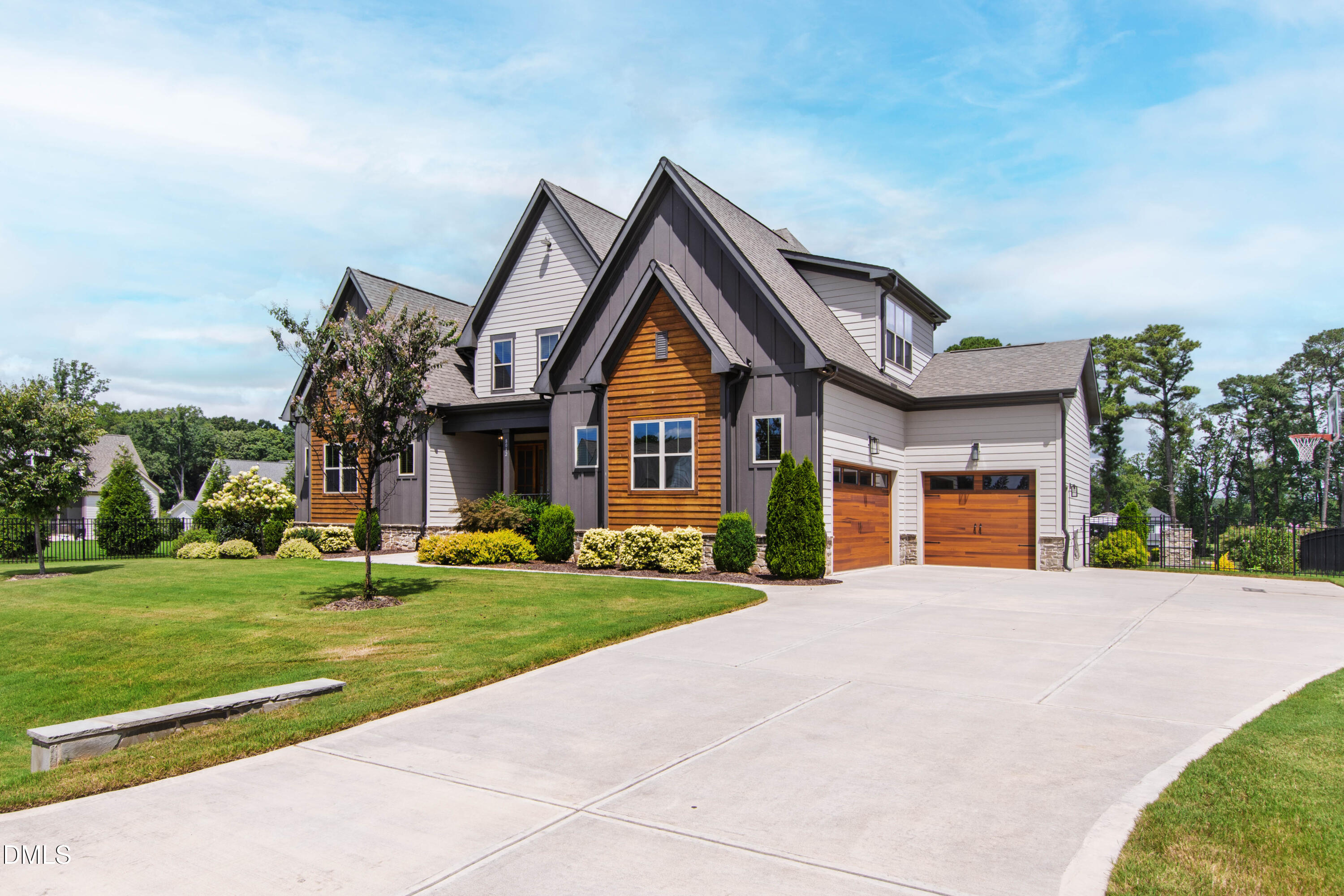 8012 Woodcross Way