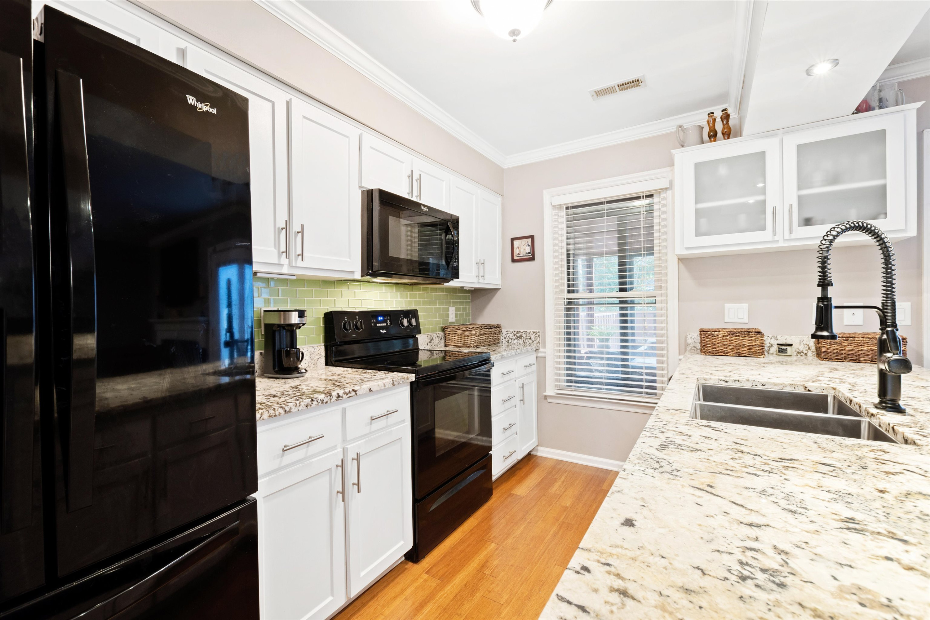 6424 Meadow View Drive