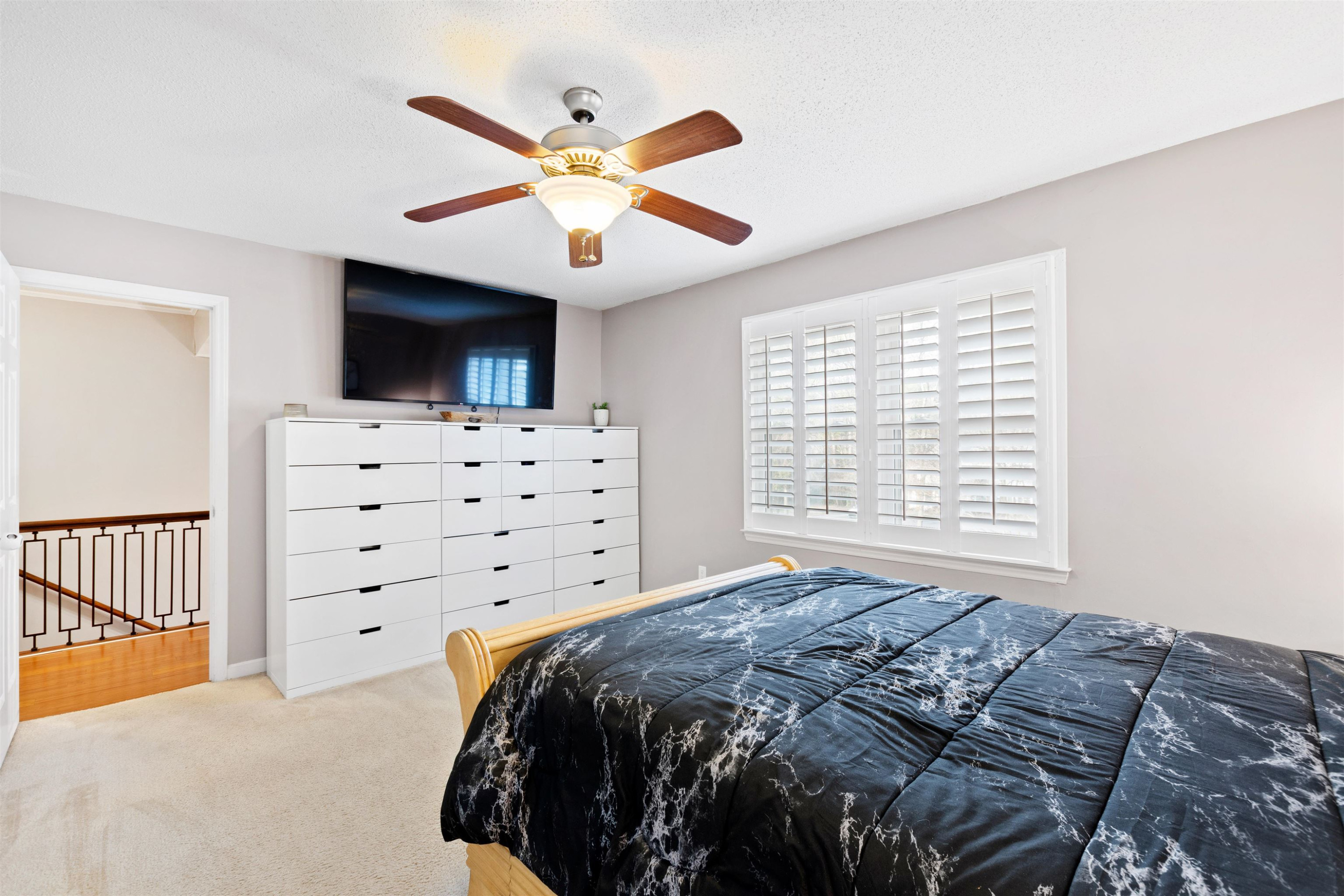 6424 Meadow View Drive