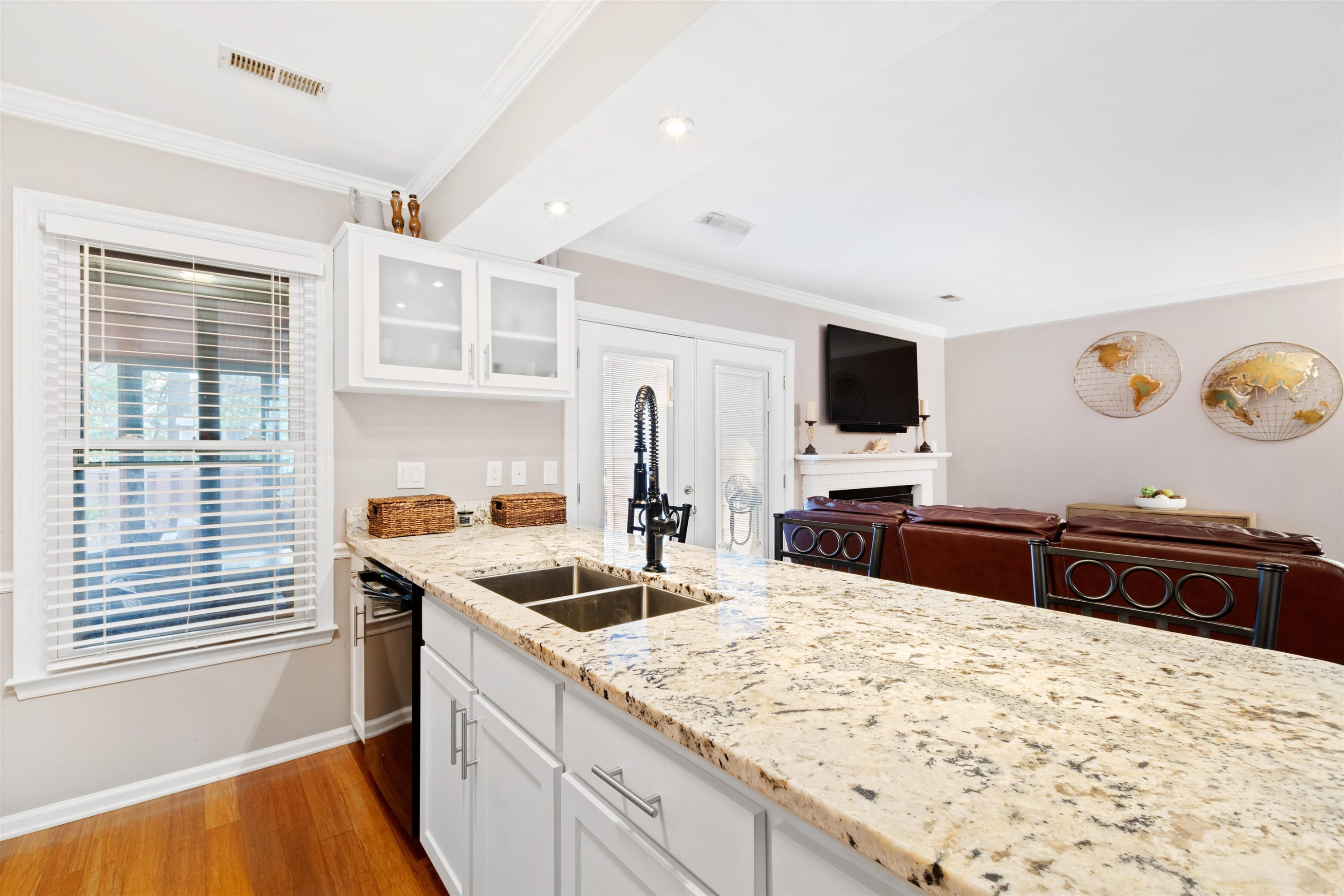 6424 Meadow View Drive
