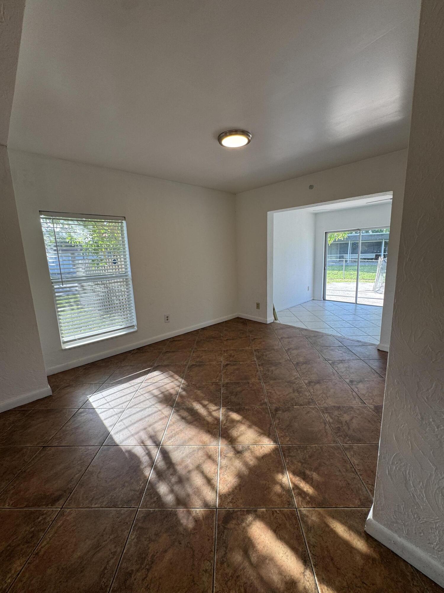7816 NW 70th Terrace