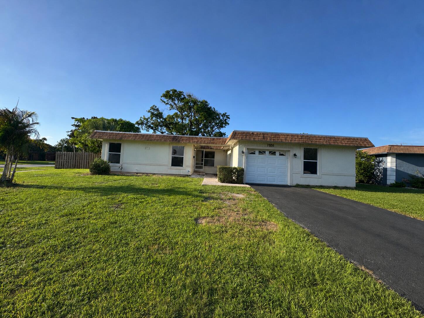 7816 NW 70th Terrace