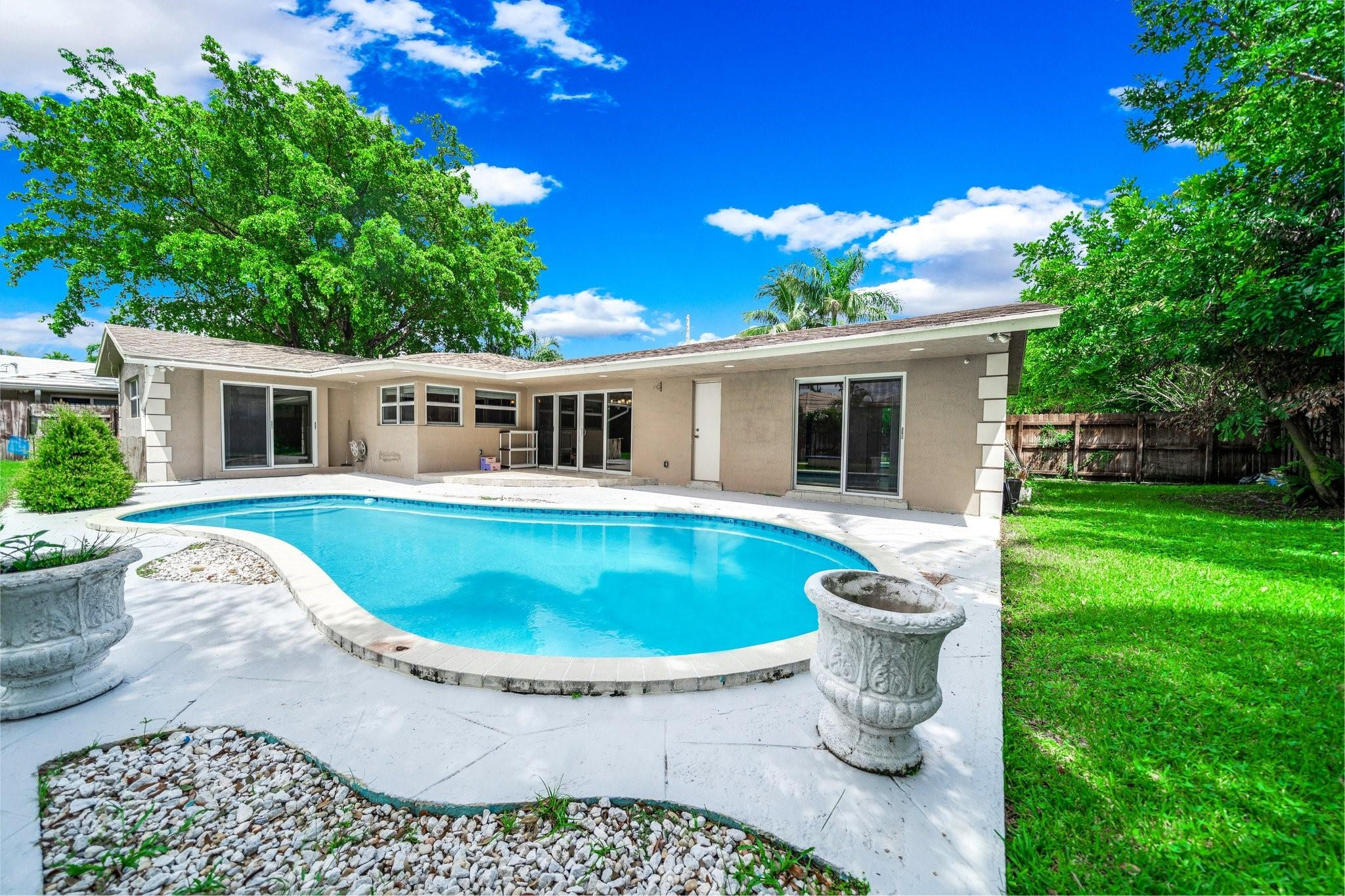 4021 Bayview Drive