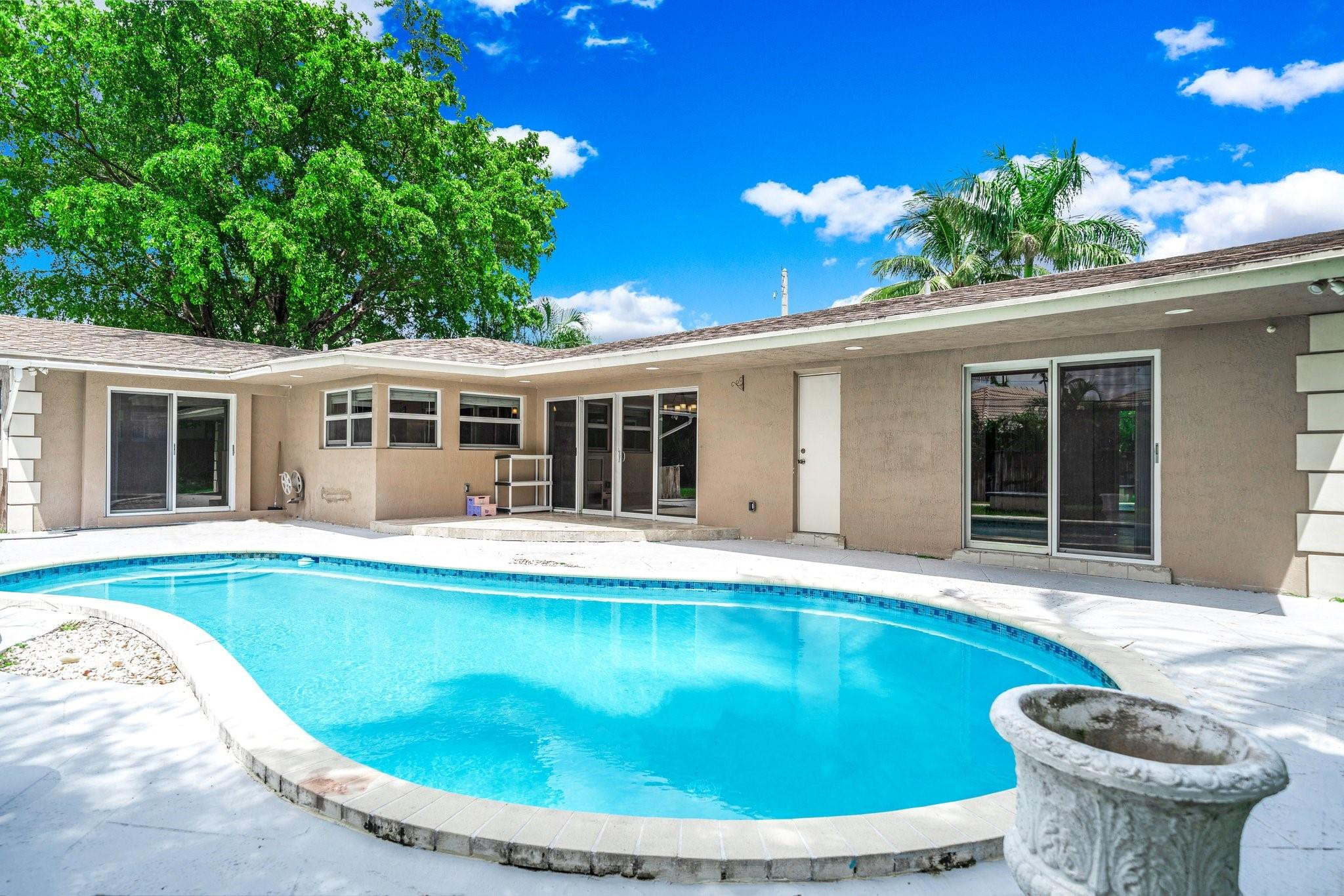 4021 Bayview Drive