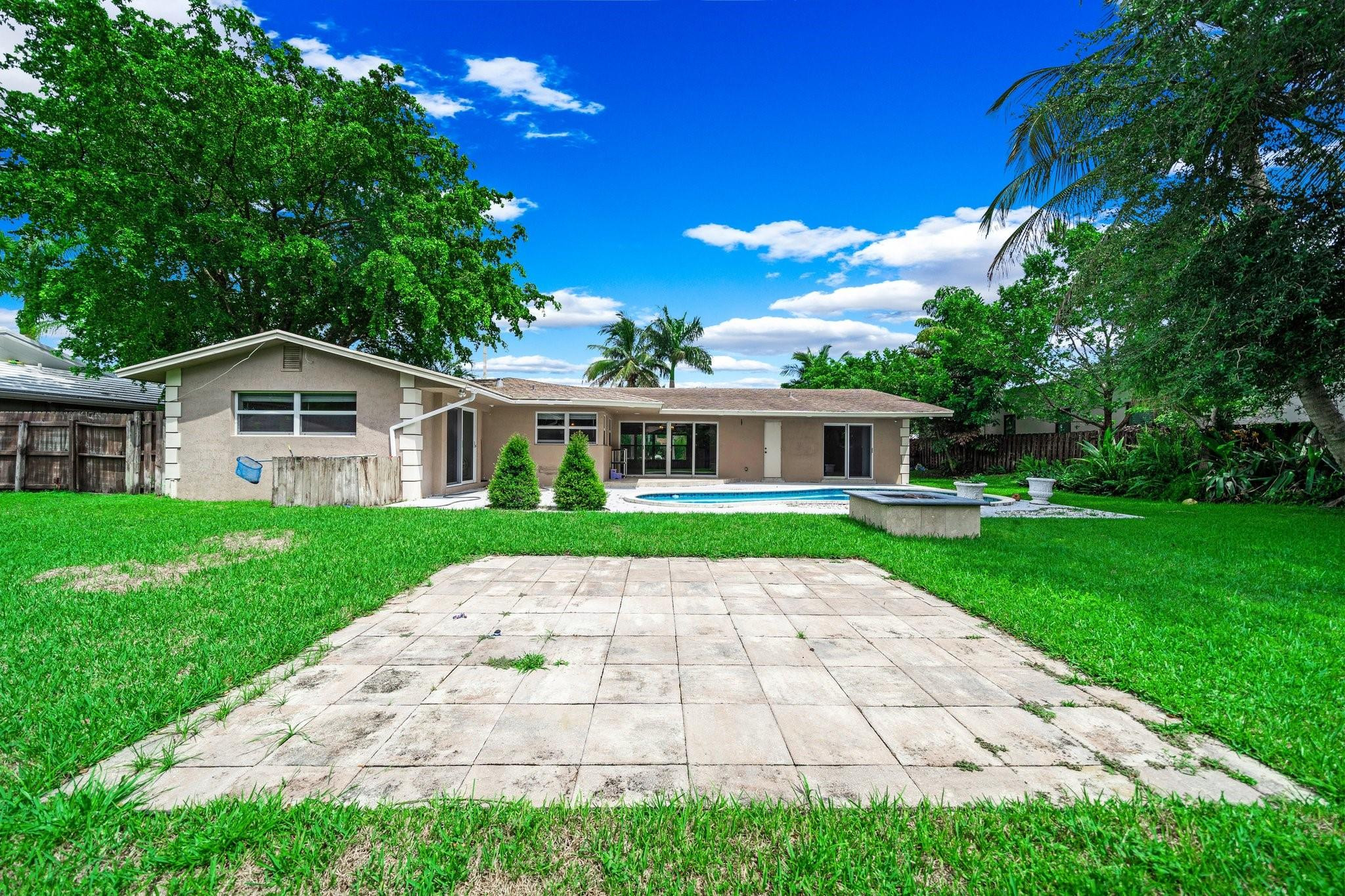 4021 Bayview Drive