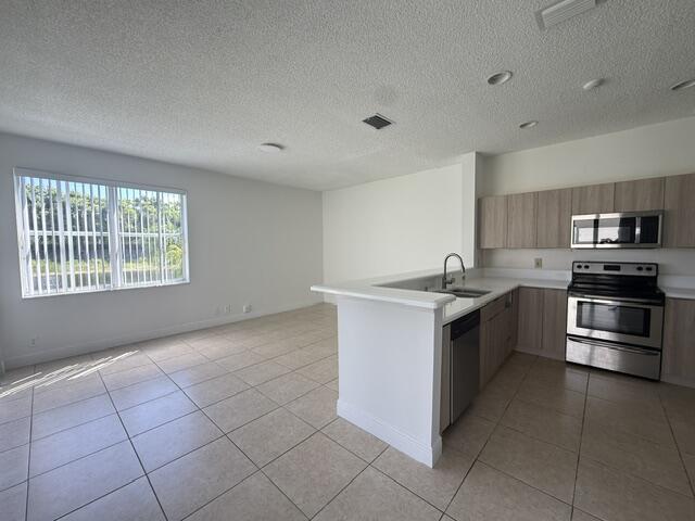 686 Lone Pine Lane