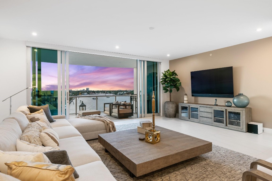 321 N Birch Rd Unit: 602