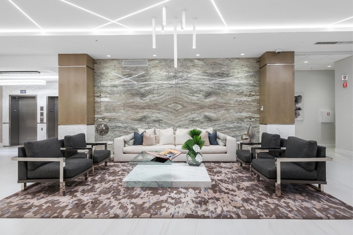 321 N Birch Rd Unit: 602