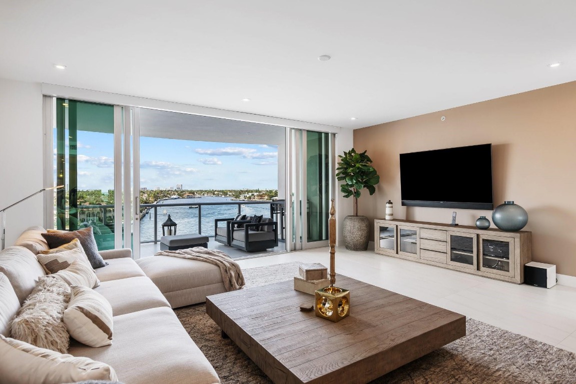 321 N Birch Rd Unit: 602