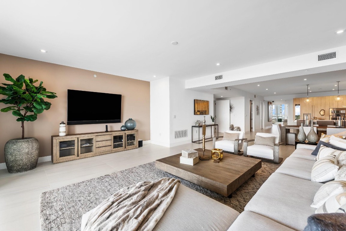 321 N Birch Rd Unit: 602