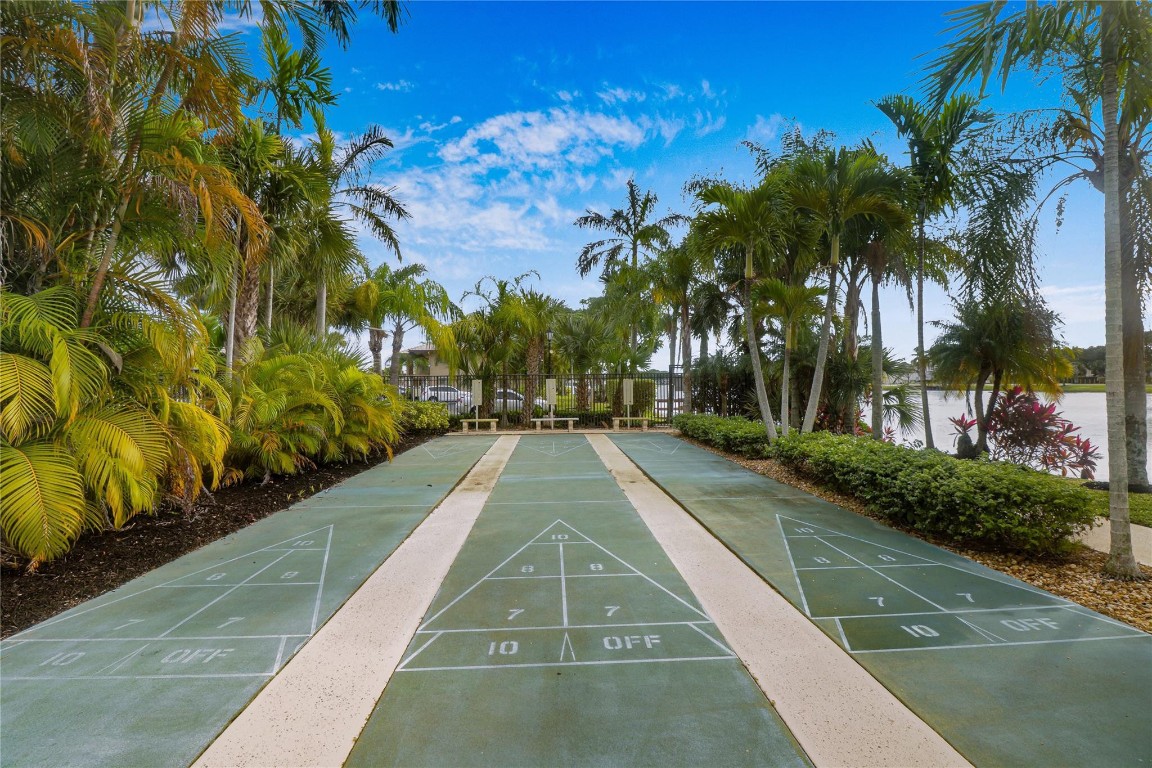 5541 Lakeside Unit: 103