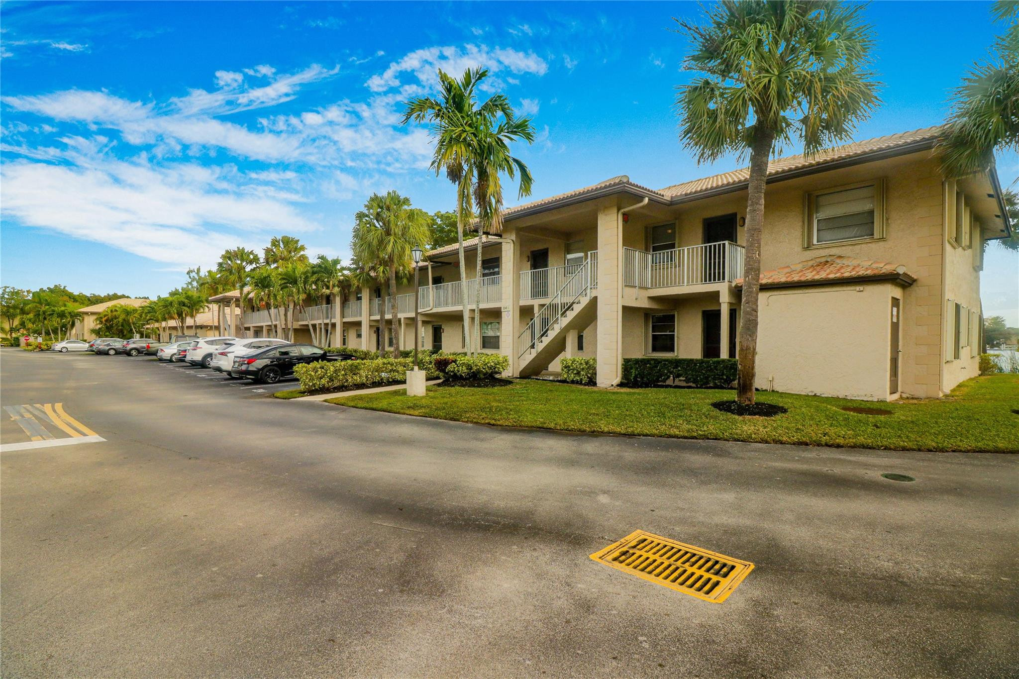 5541 Lakeside Unit: 103