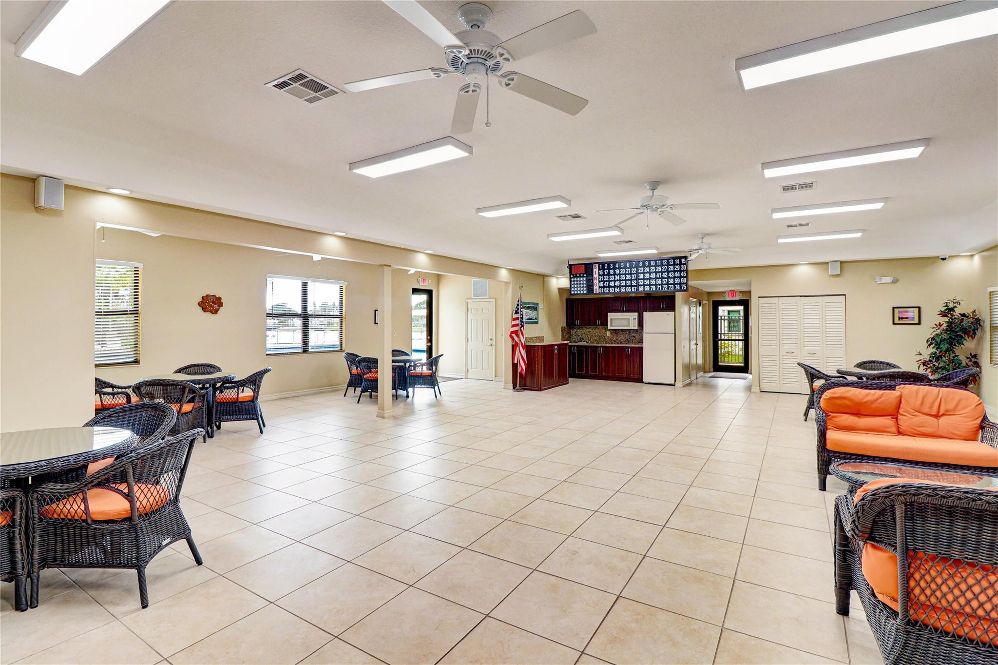 5541 Lakeside Unit: 103