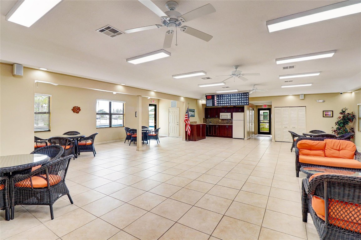 5541 Lakeside Unit: 103