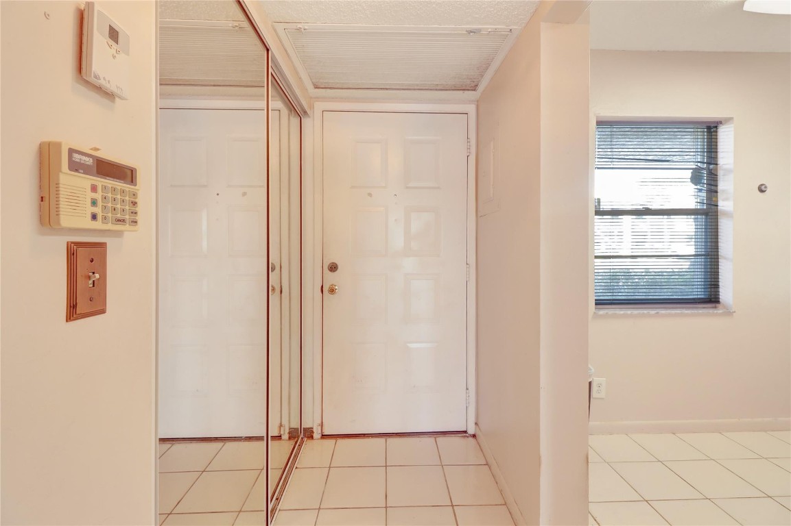 5541 Lakeside Unit: 103