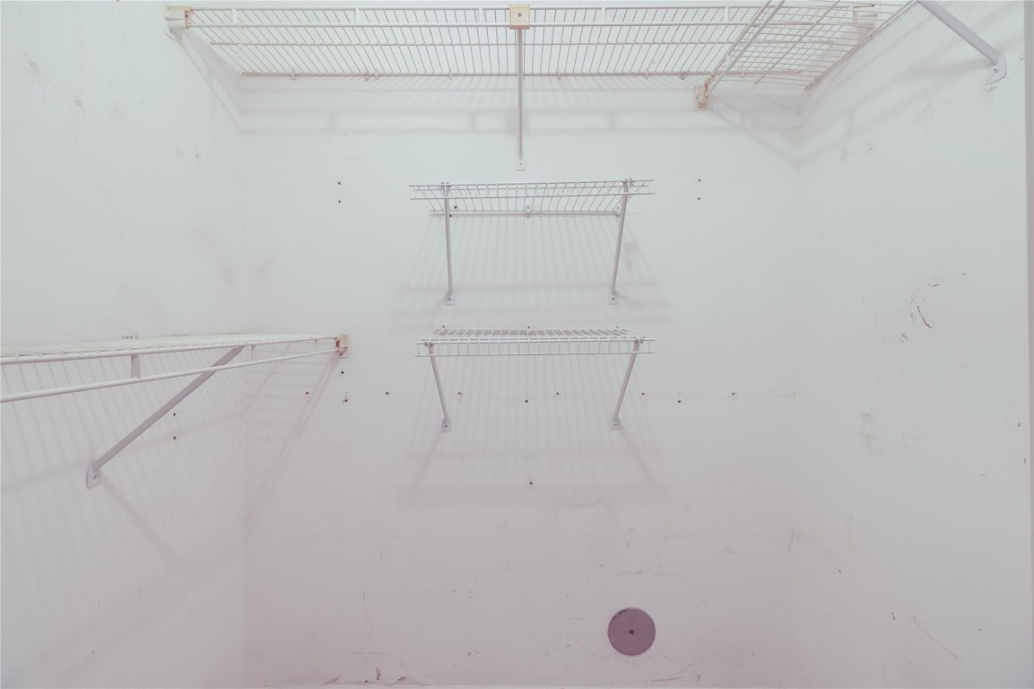 5541 Lakeside Unit: 103