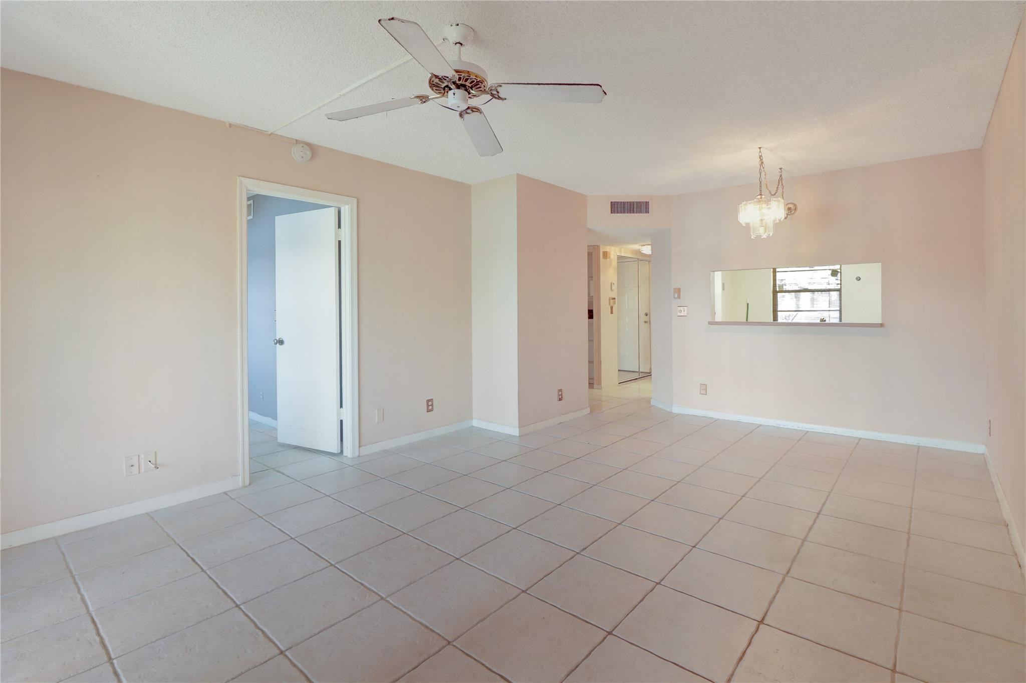 5541 Lakeside Unit: 103