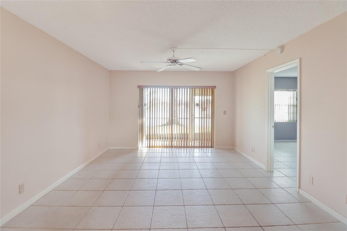 5541 Lakeside Unit: 103