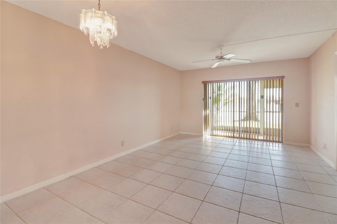 5541 Lakeside Unit: 103