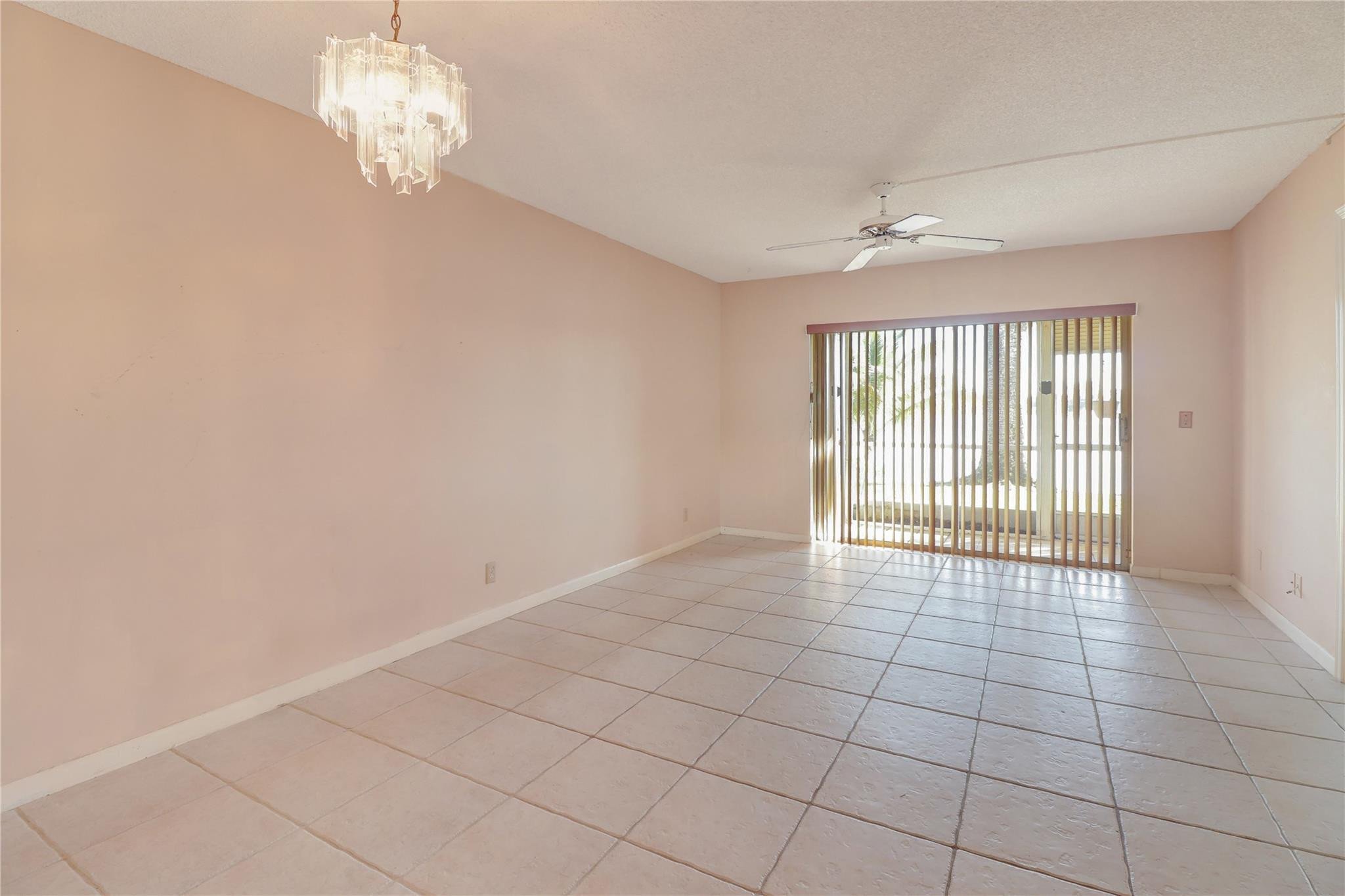 5541 Lakeside Unit: 103