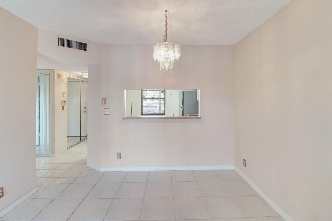 5541 Lakeside Unit: 103