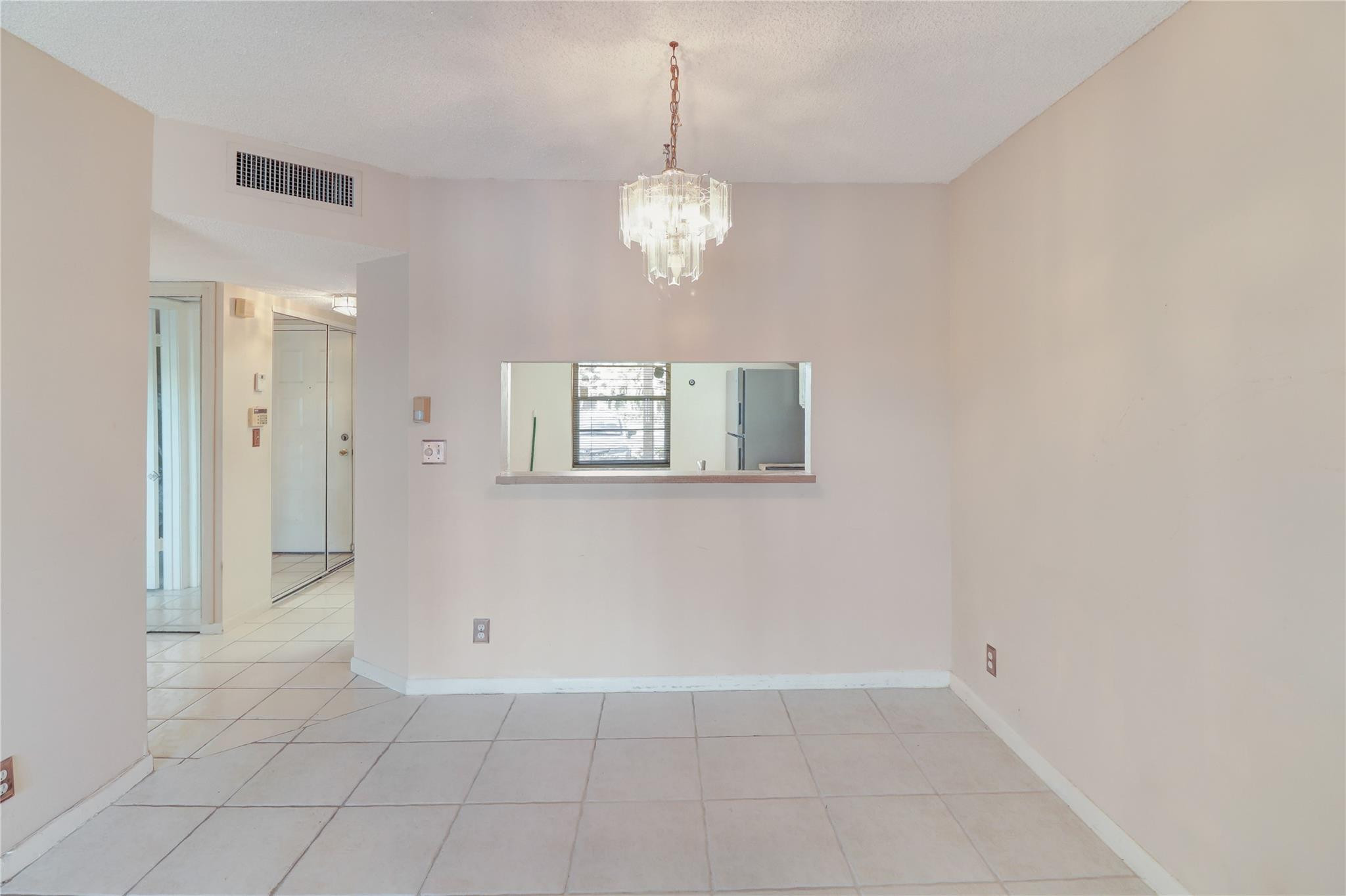 5541 Lakeside Unit: 103