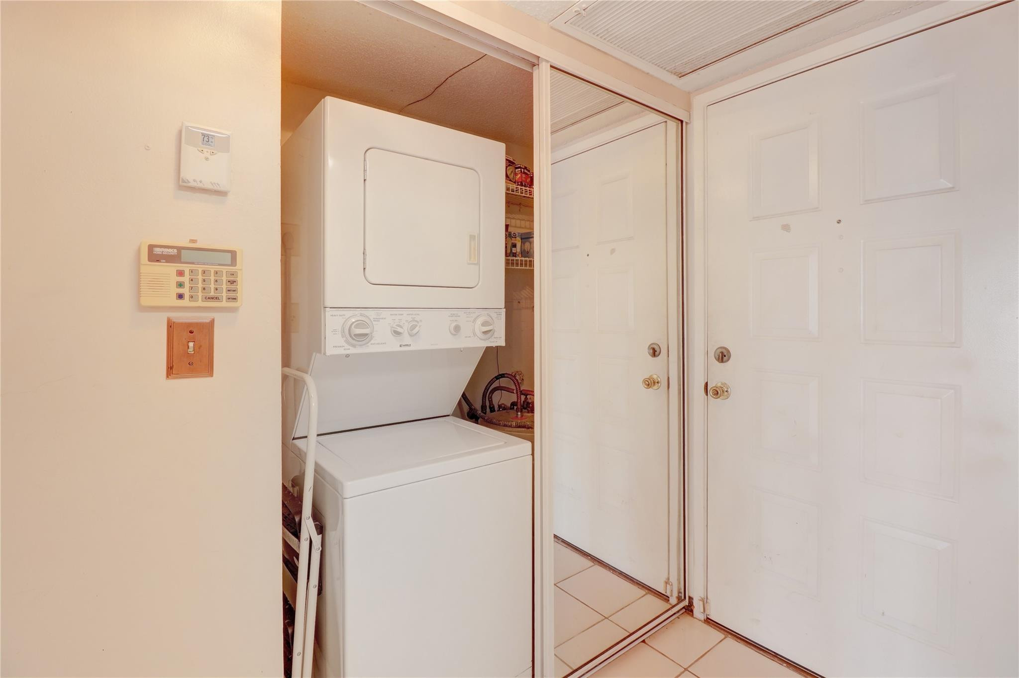 5541 Lakeside Unit: 103