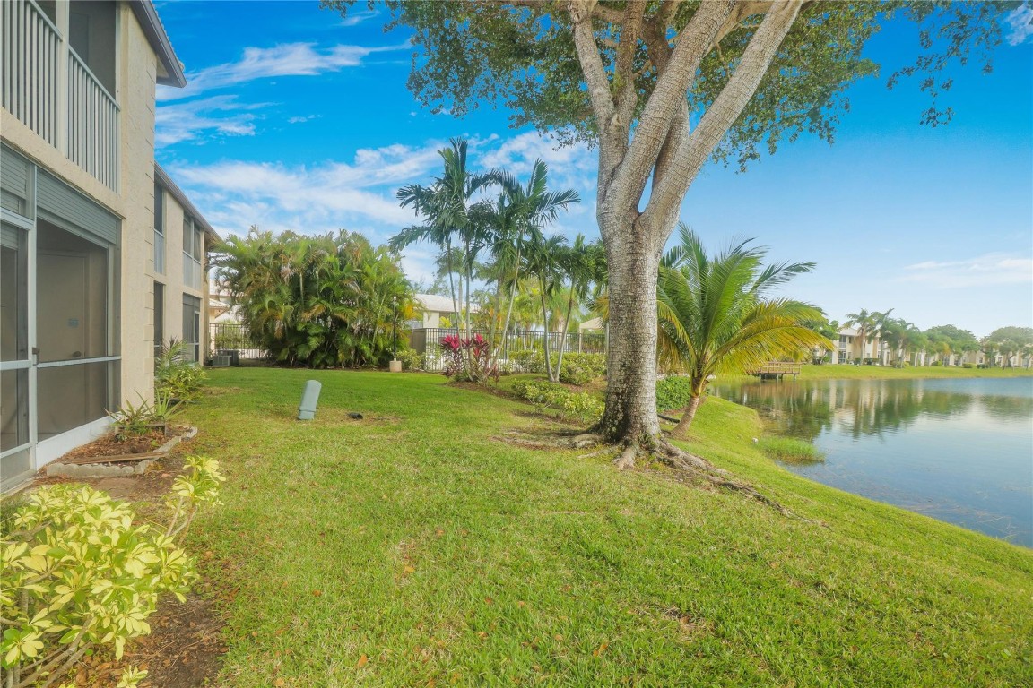 5541 Lakeside Unit: 103