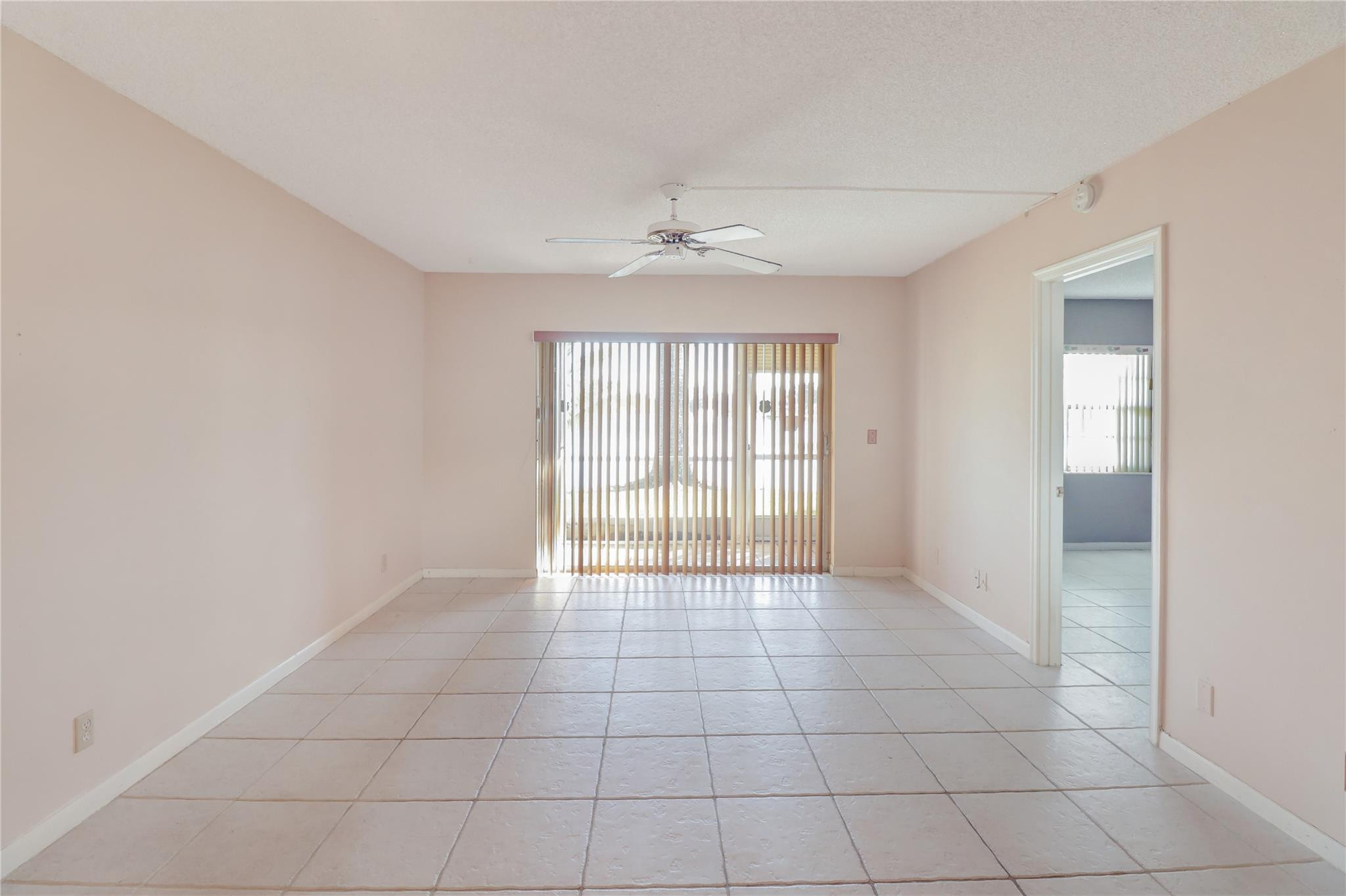 5541 Lakeside Unit: 103