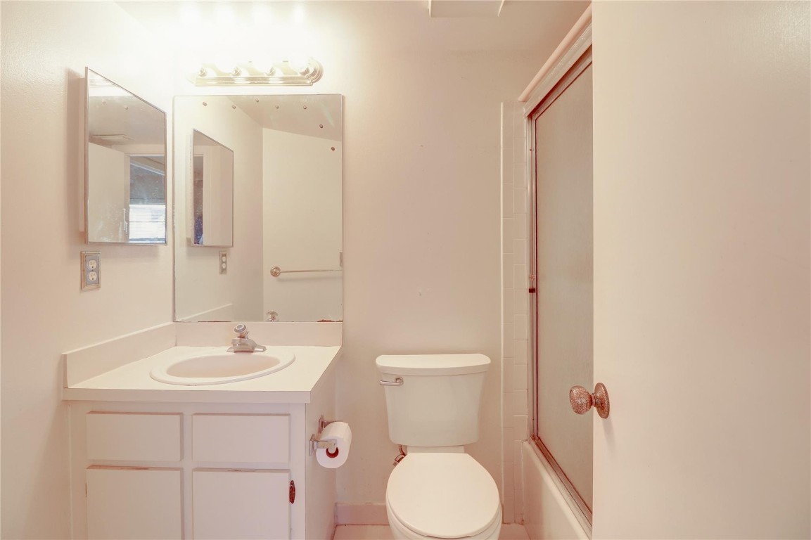 5541 Lakeside Unit: 103